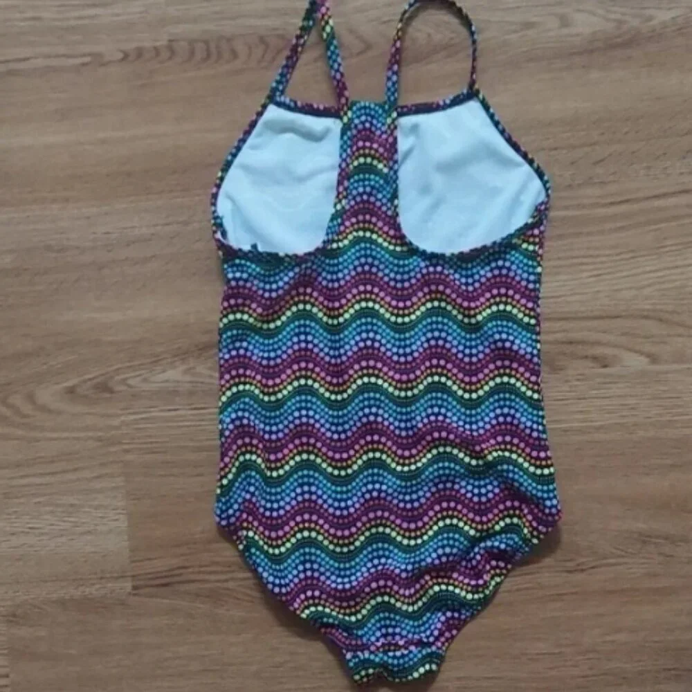 Speedo girl's swimsuit. Size M. 6-8 years old. beach. swimming